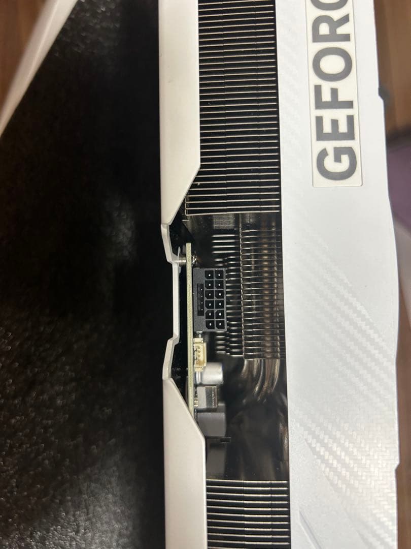 グラボ GeForce RTX4070Ti 12GB WHITE