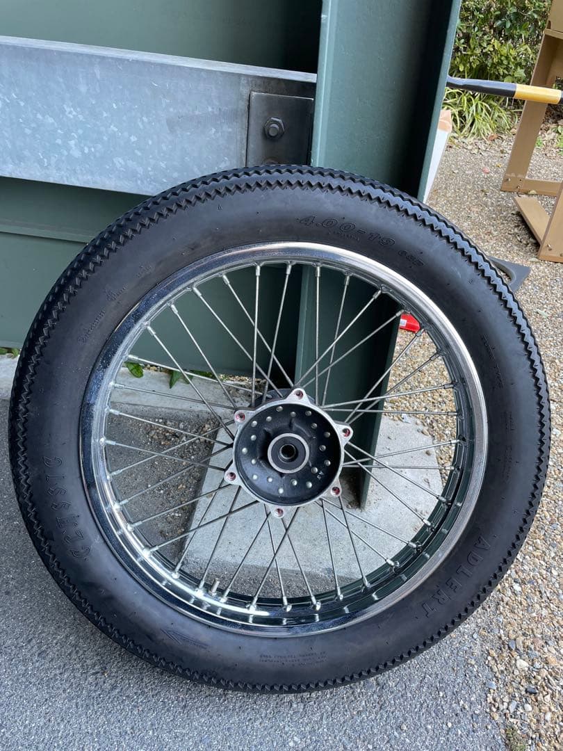 KAWASAKI 250TR フロントホイール　タイヤ付き　19インチ