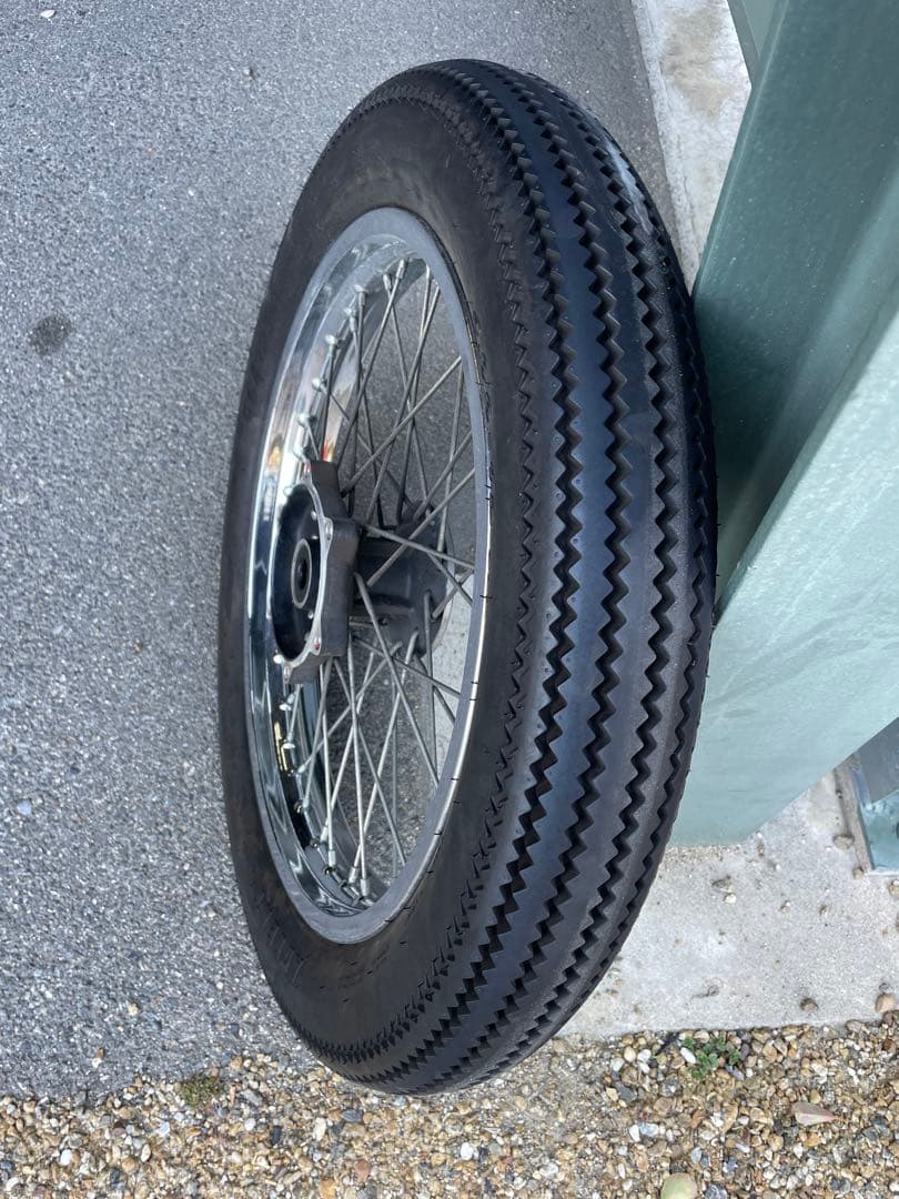 KAWASAKI 250TR フロントホイール　タイヤ付き　19インチ