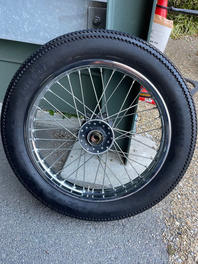 KAWASAKI 250TR フロントホイール　タイヤ付き　19インチ