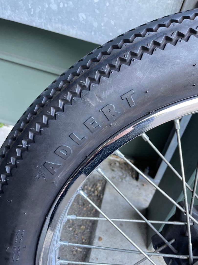 KAWASAKI 250TR フロントホイール　タイヤ付き　19インチ