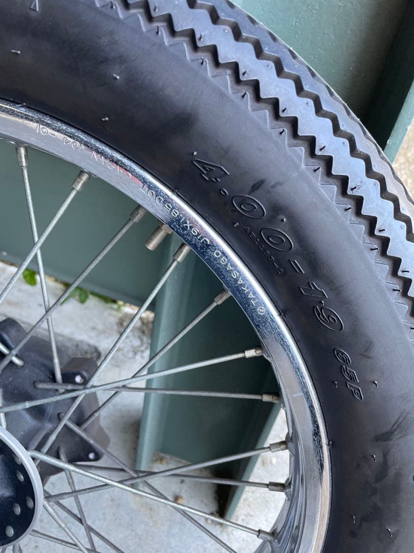 KAWASAKI 250TR フロントホイール　タイヤ付き　19インチ