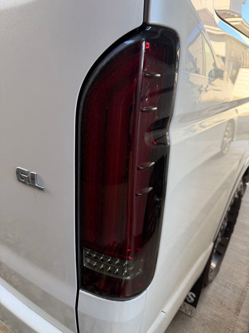 FLEX LEDテールランプ ULTIMATE ハイエース 200系