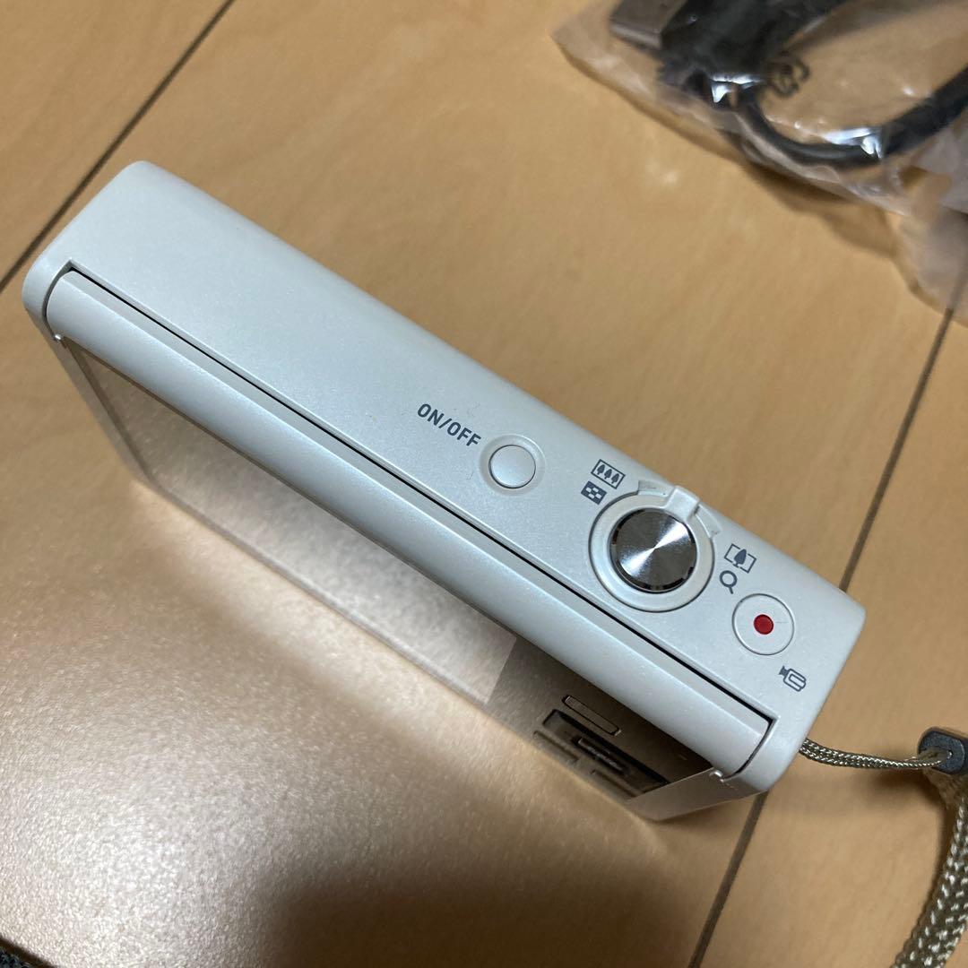 CASIOカメラ EXILIM EX-ZR50 ホワイト