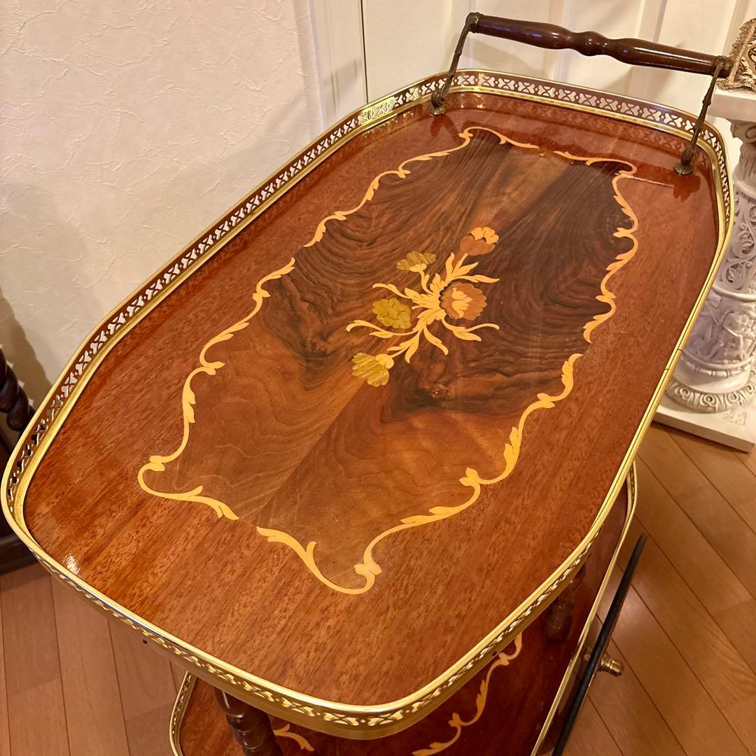 イタリア製 飾り棚 (画像3枚目ベネチアグラスと陶器 花瓶はオマケです)