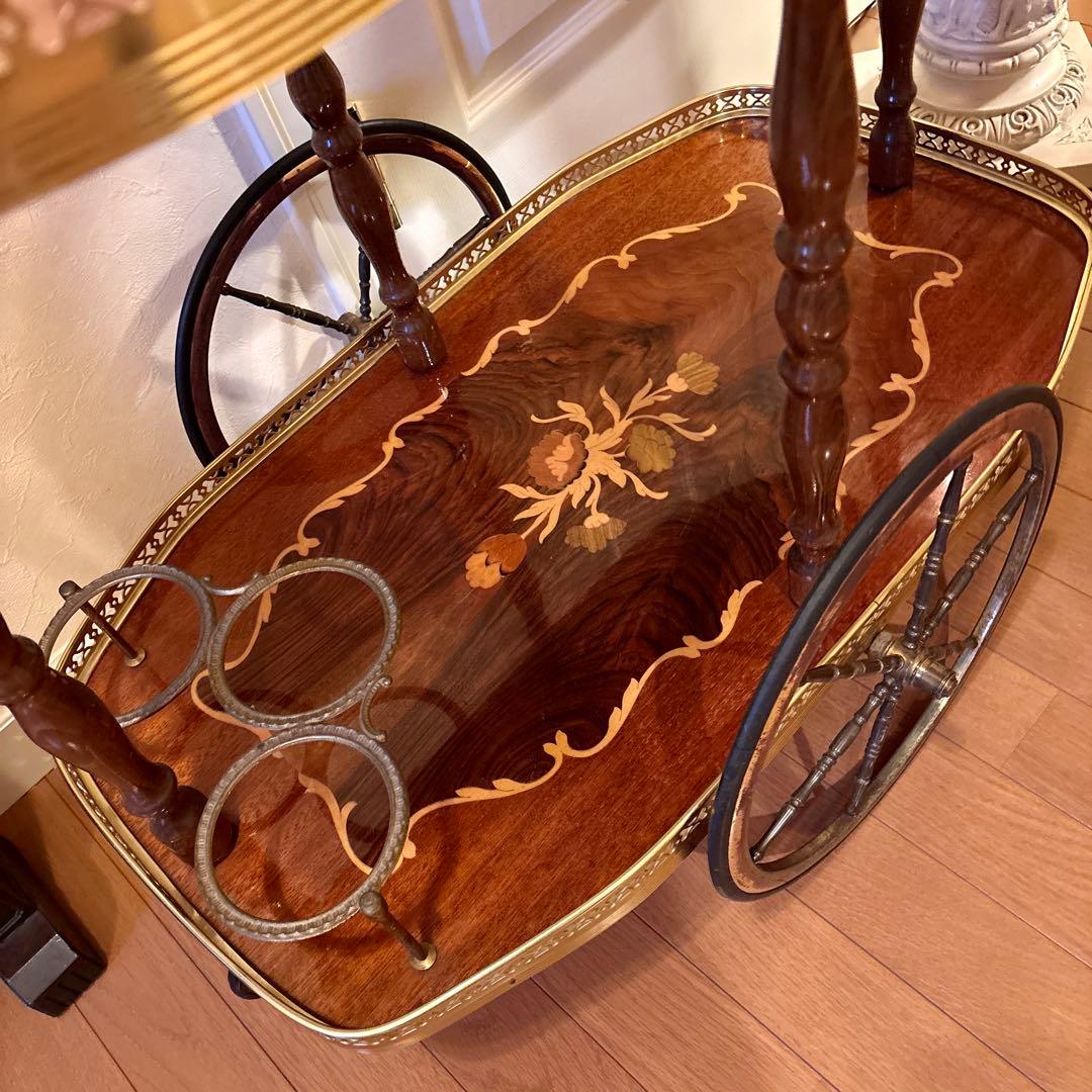 イタリア製 飾り棚 (画像3枚目ベネチアグラスと陶器 花瓶はオマケです)