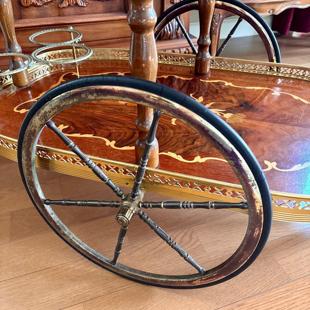 イタリア製 飾り棚 (画像3枚目ベネチアグラスと陶器 花瓶はオマケです)