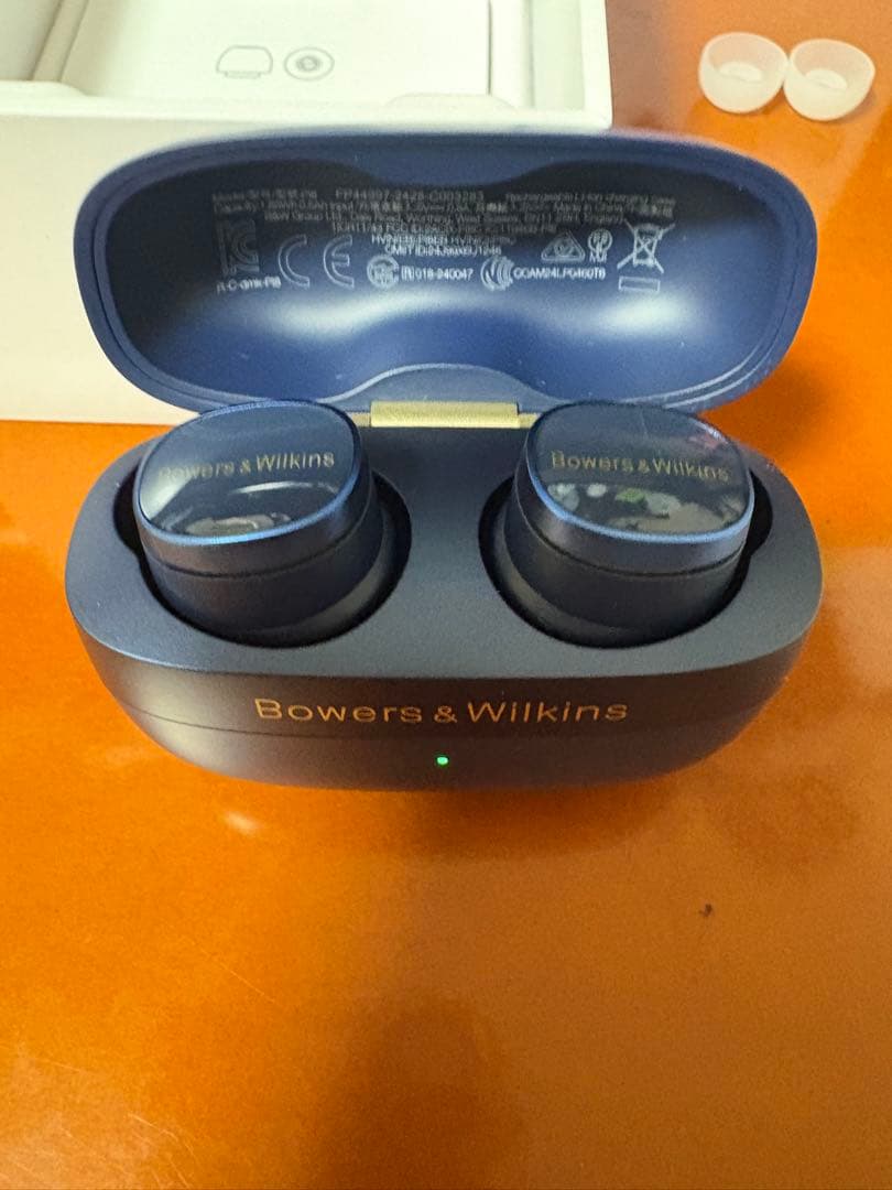 Bowers & Wilkins / Pi8 ワイヤレスイヤホン B&W