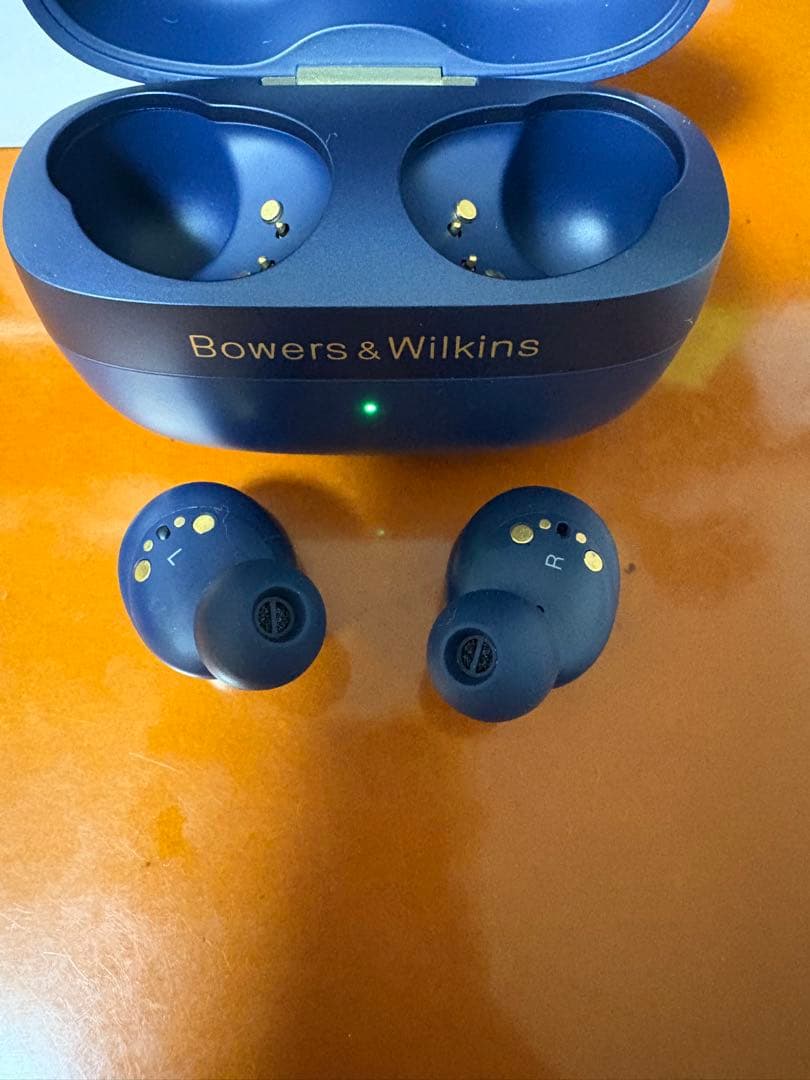 Bowers & Wilkins / Pi8 ワイヤレスイヤホン B&W