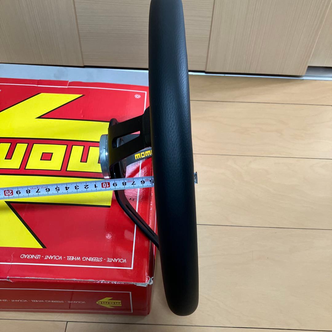 「Rio」MOMO ステアリングホイール 35cm 黒/黄色MOD.08