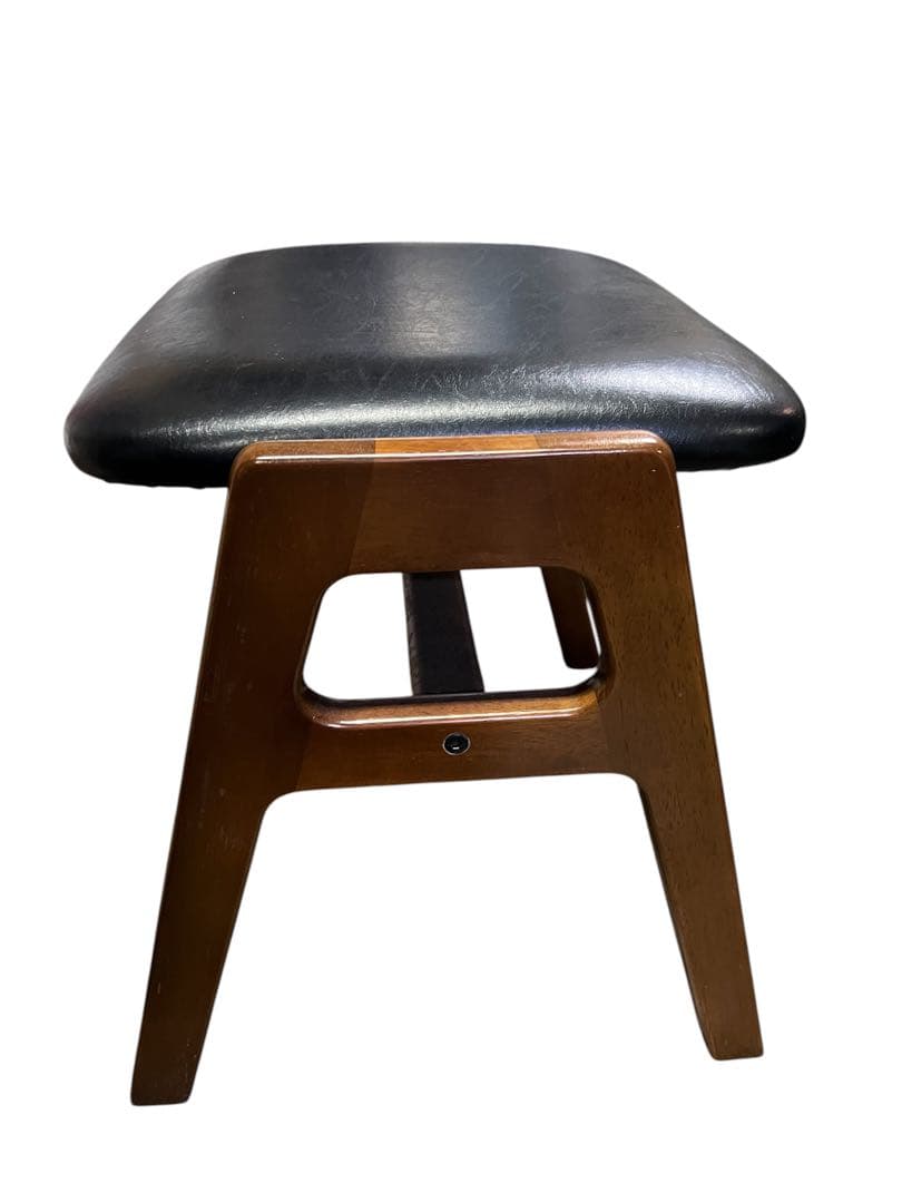 【カリモク60】スタッキングスツール C36116 スタンダードブラック