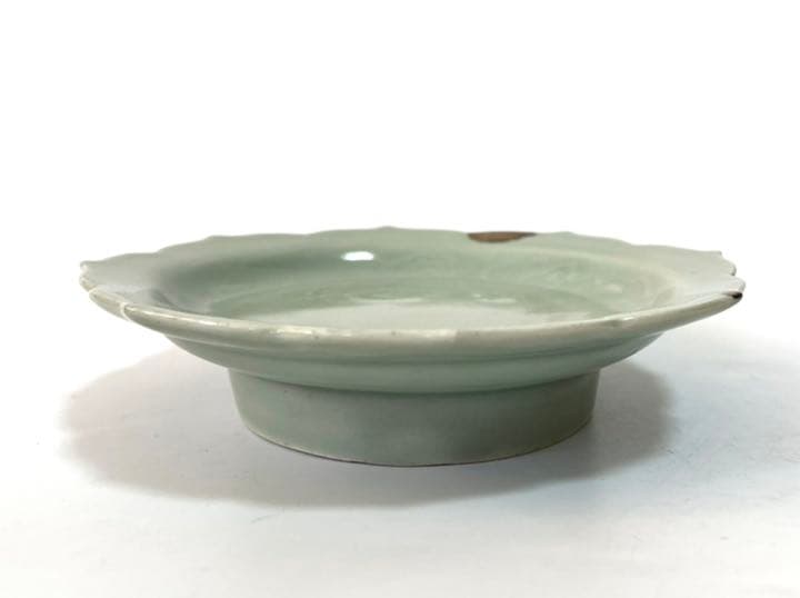 骨董　青磁　印刻雲龍文様　輪花縁　皿　鍋島青磁　古九谷青磁　柿右衛門青磁　辰年