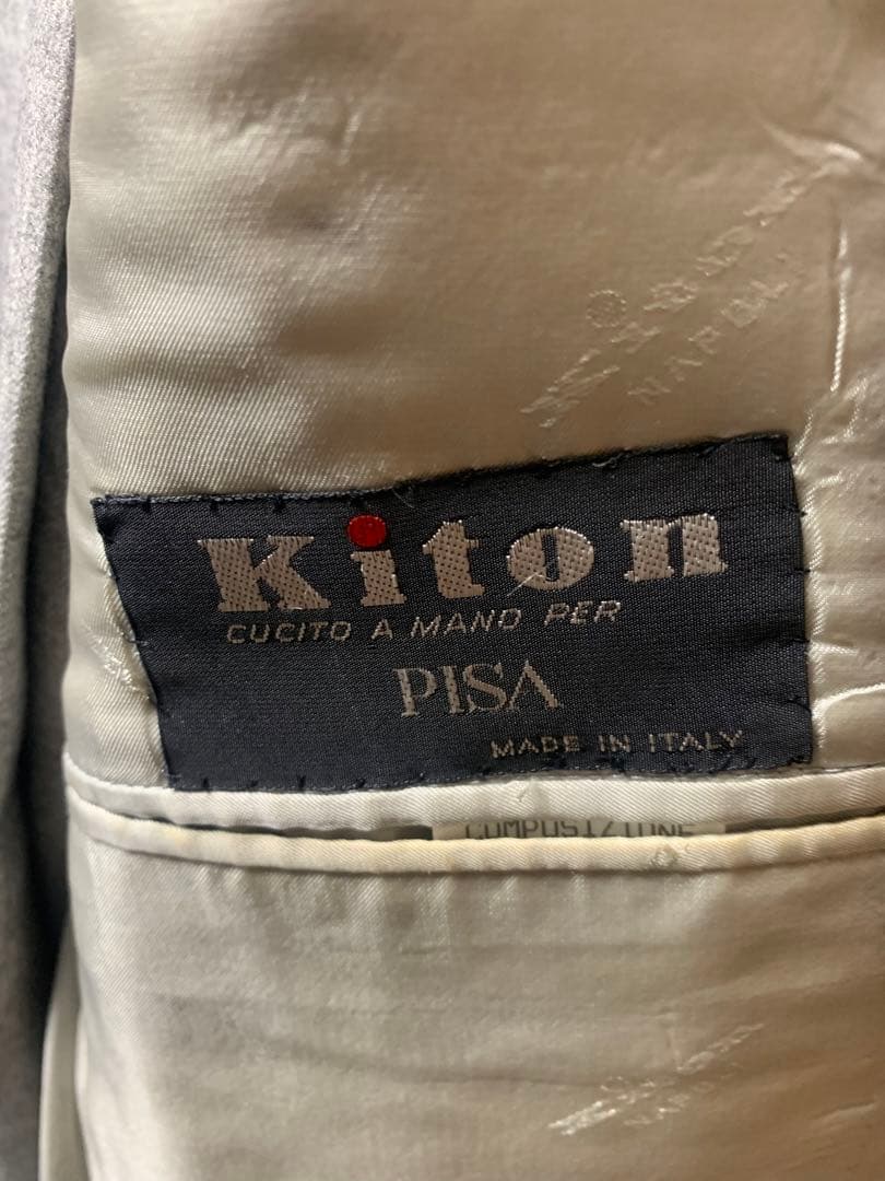 Kiton グレー ウールスーツ