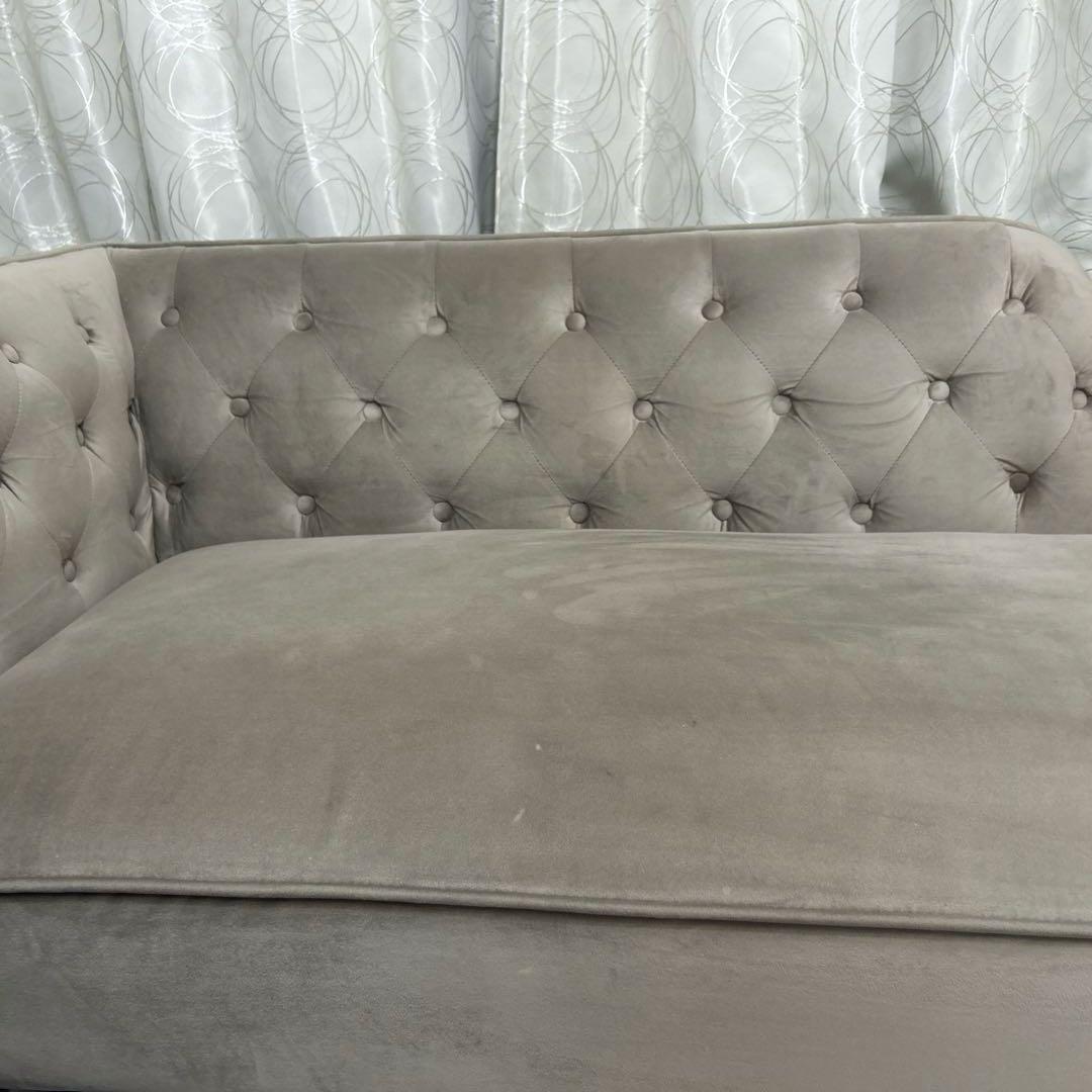 【12月27日まで出品予定】LOWYA グレー ベルベット ボタン留めソファ