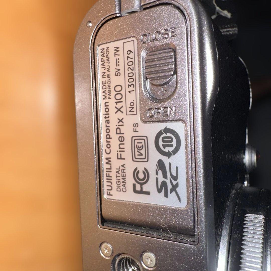 Fuji X100 コンパクトデジタルカメラ純正ケース付き