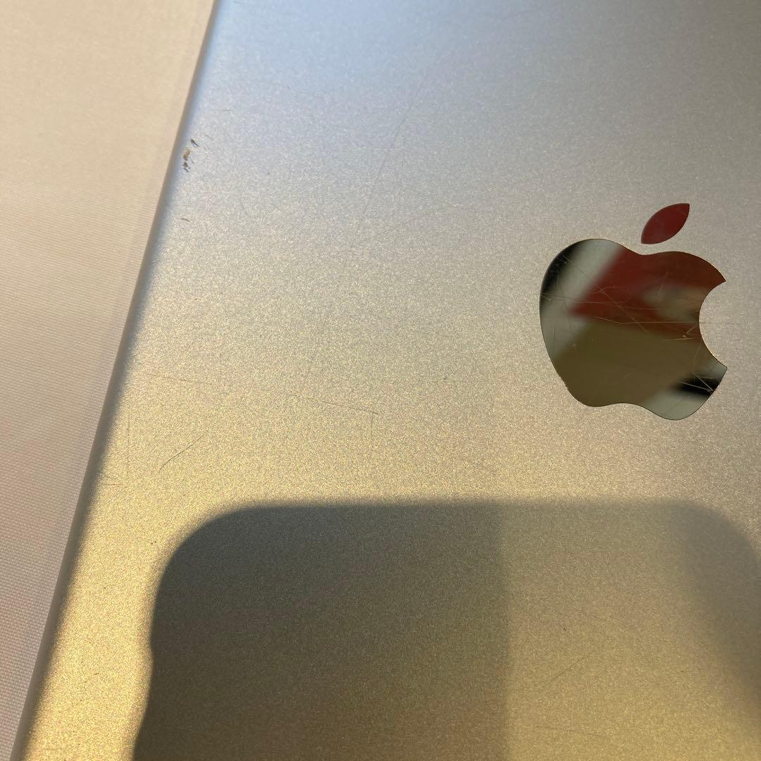 Apple iPad mini 第四世代 (モデル A1538) シルバー　③