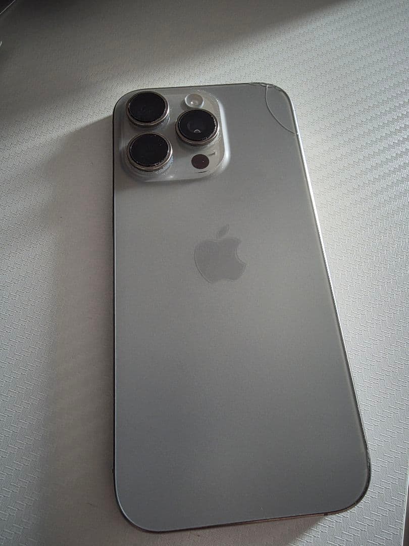 Apple iPhone 16Pro 米国 SIMフリー ひび割れあり 256G