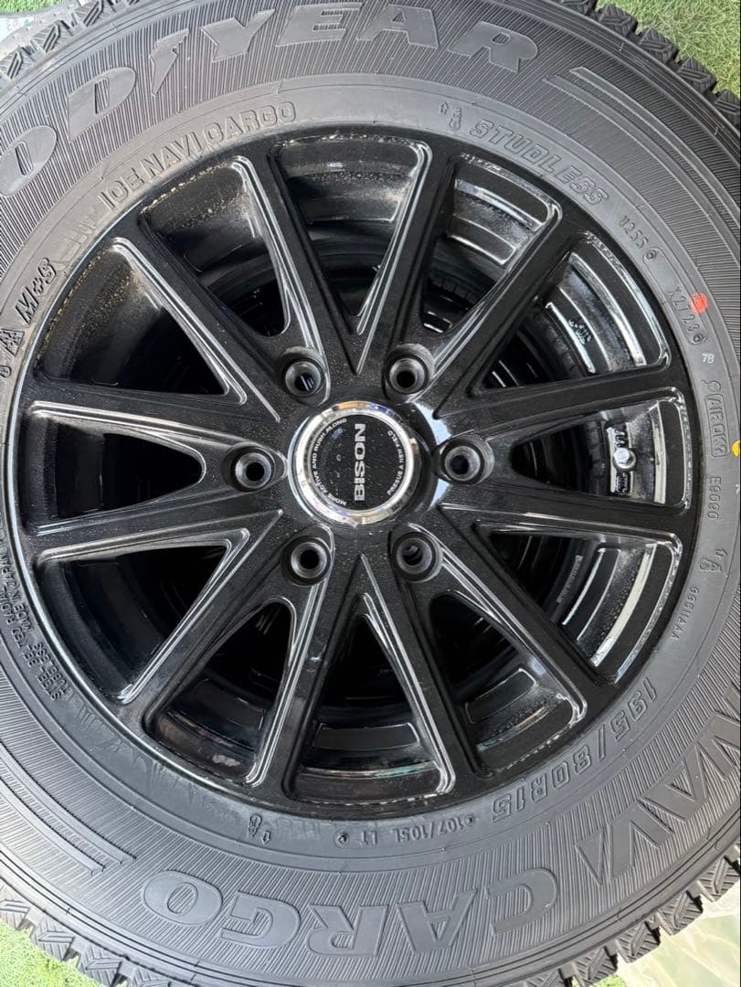 美品　ハイエーススタッドレスタイヤホイールセット195/80R15