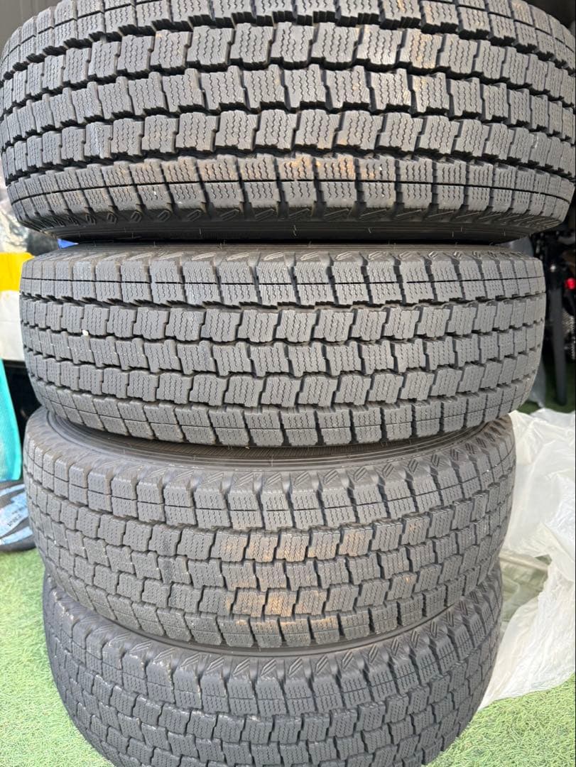 美品　ハイエーススタッドレスタイヤホイールセット195/80R15
