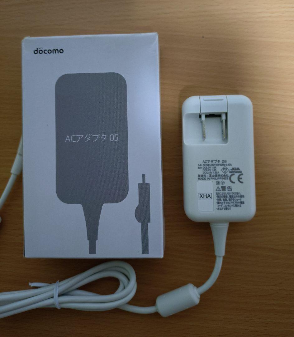 docomo ドコモ らくらくホン F-01M ホワイト 【充電器付】