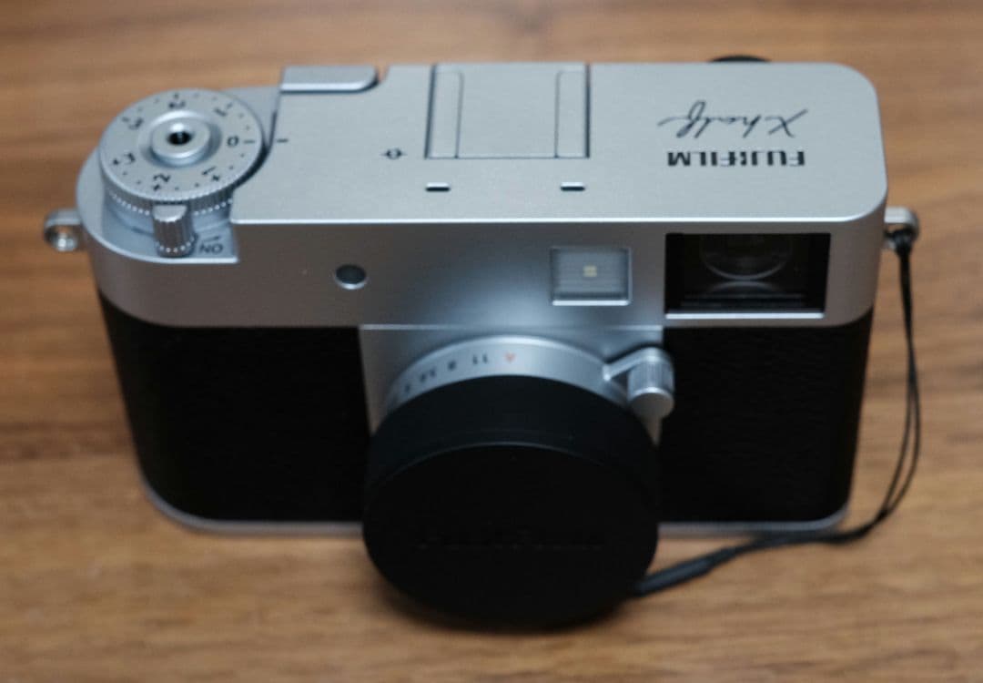 美品　富士フイルム　Fujifilm X-half シルバー　X-HF1