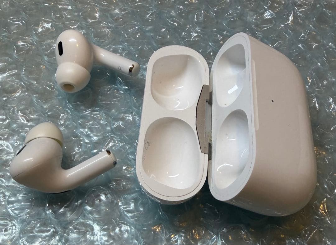 こ*ろ様 AirPods Pro 第2世代 Lightning ワイヤレス充電