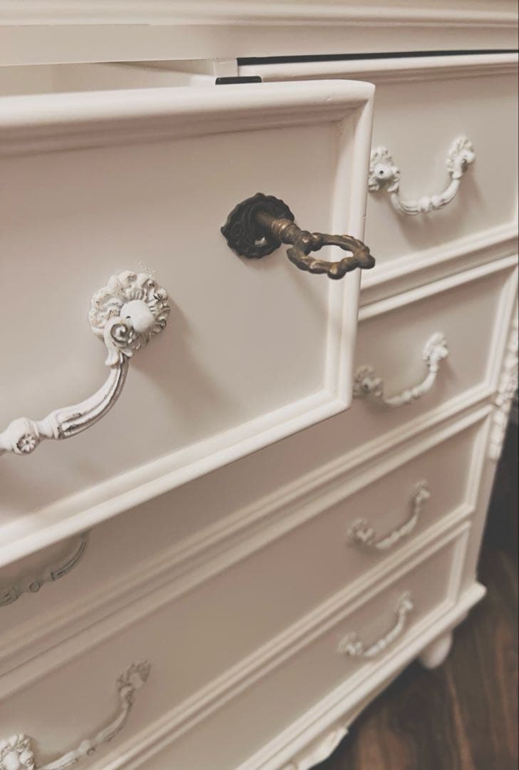 アンティーク調鍵付きチェスト/ホワイト/萩原株式会社/RCH-1581