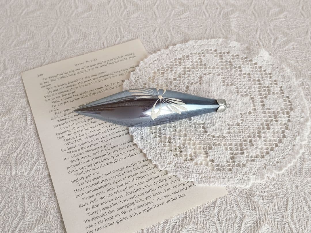 【aiii さま】ornament ❀ * アイスブルー * 細長 オーナメント