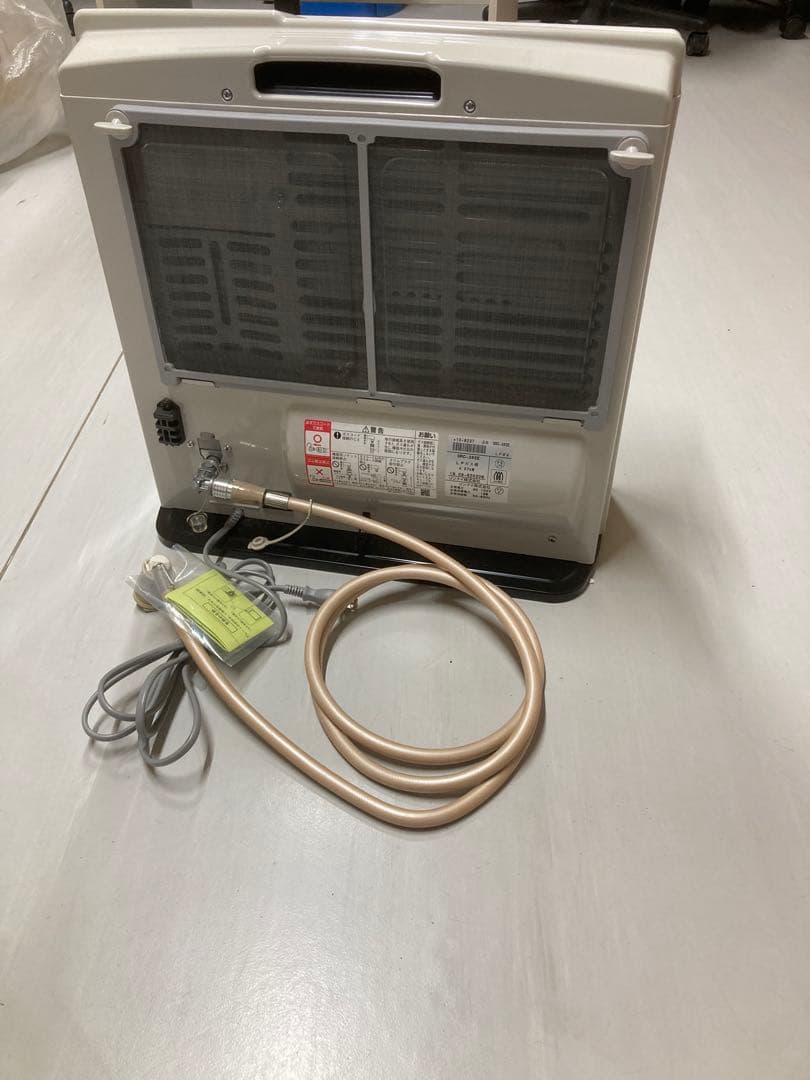 ガスファンヒーター ホワイト