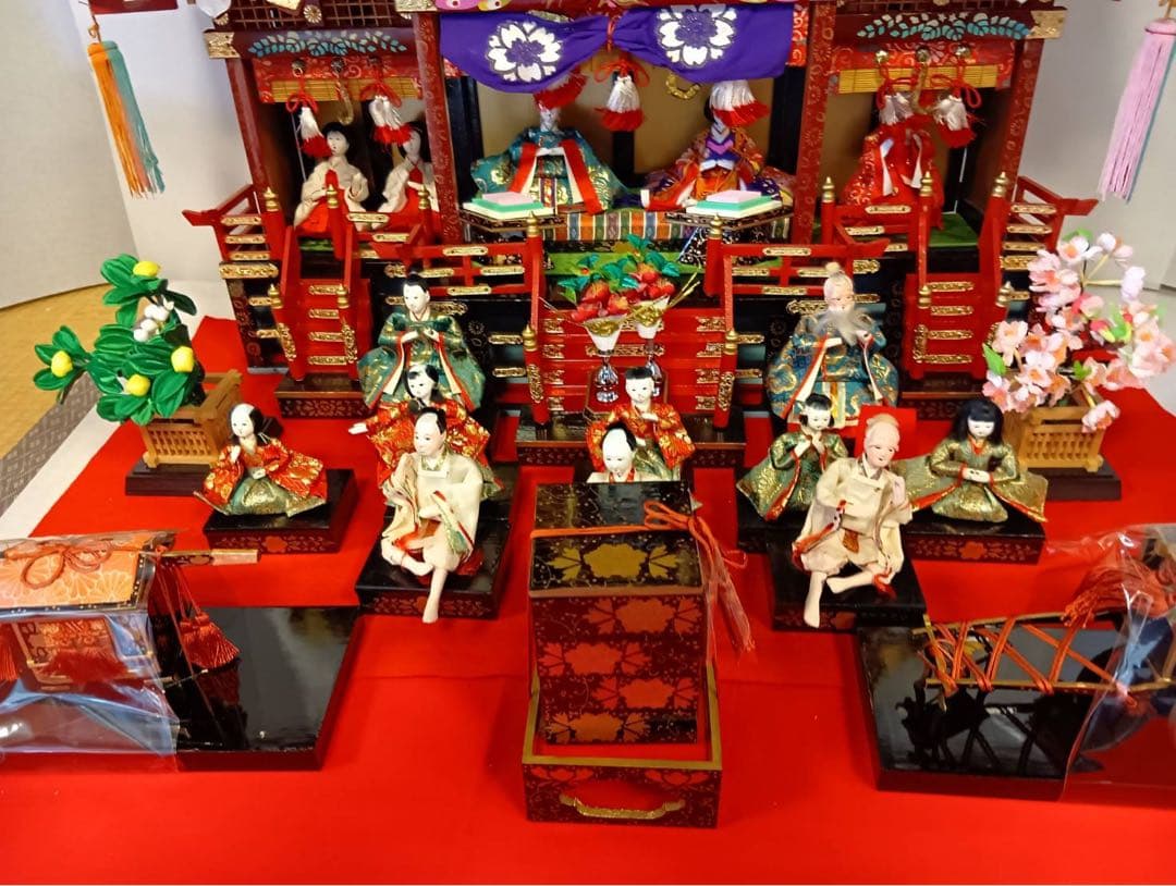 【ゆず】御殿飾りお人形飾り 道具付き