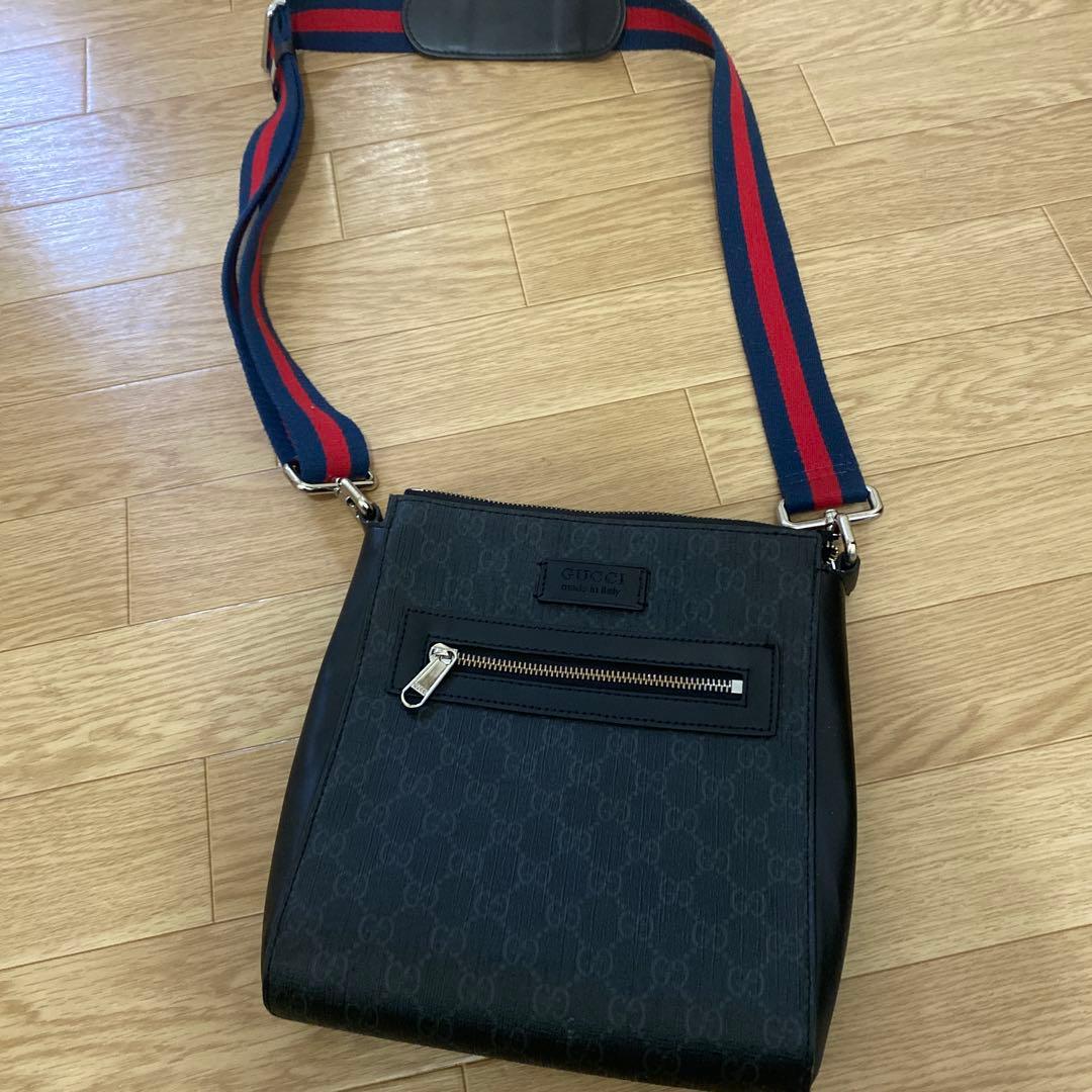 GUCCIメッセンジャーショルダーバッグ
