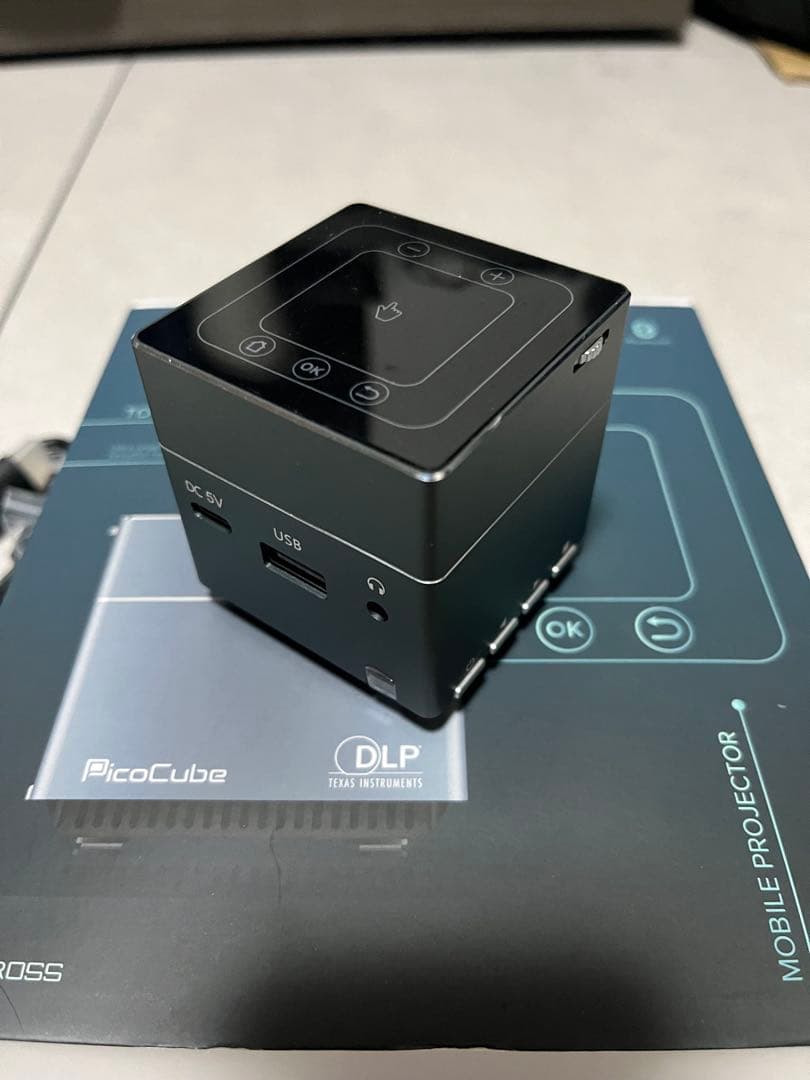 PicoCube Plus モバイルプロジェクター 本体