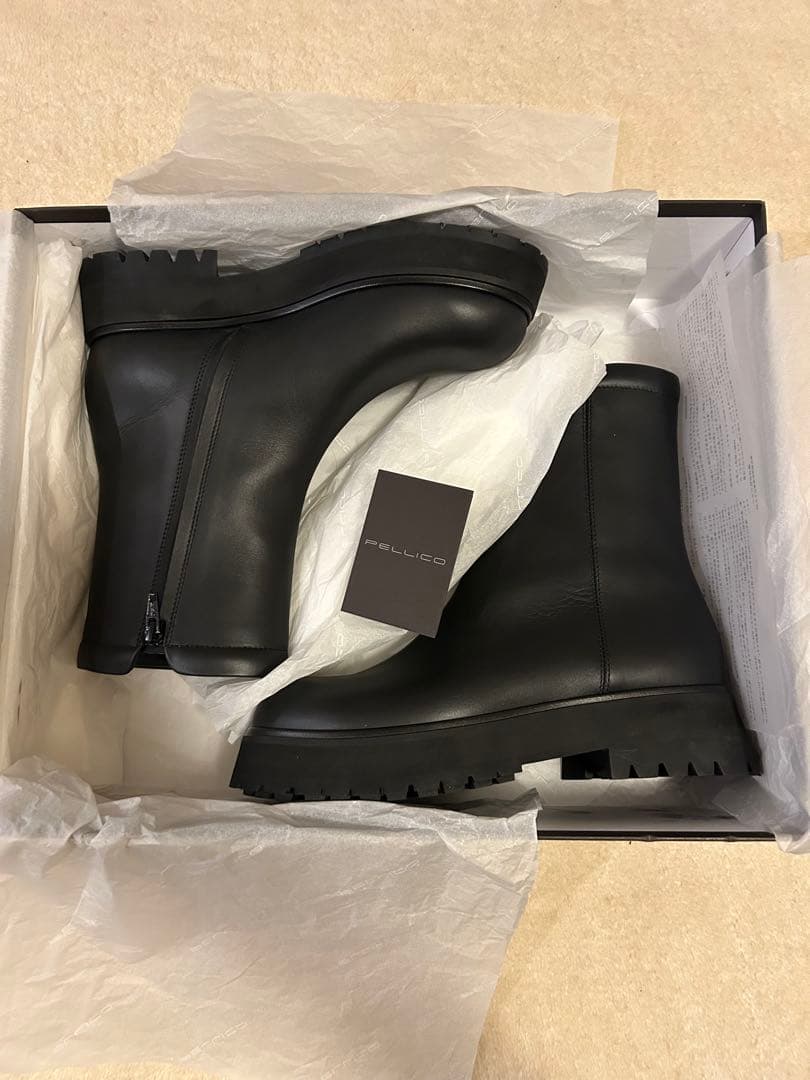 PELLICO ブラックショートブーツ