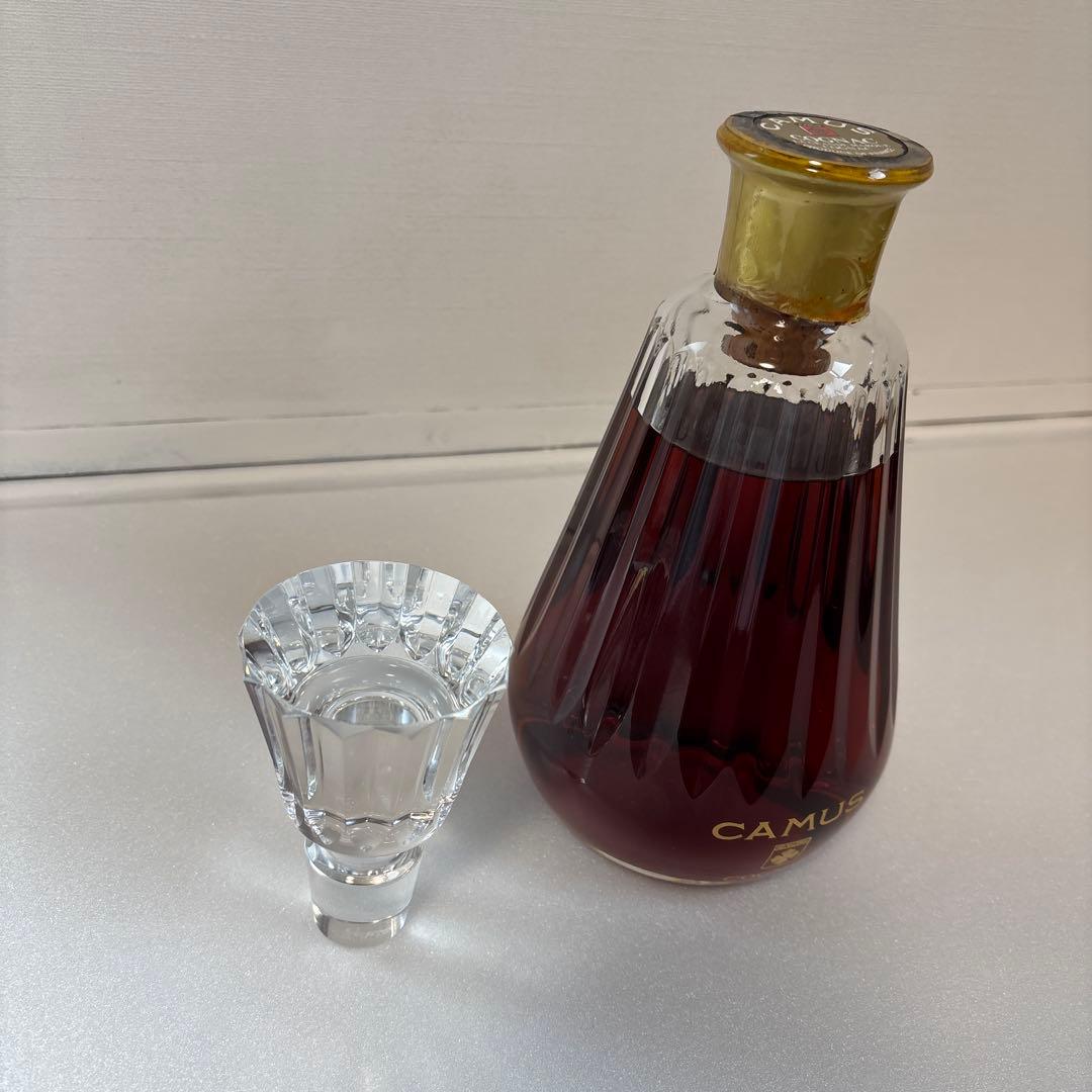CAMUS バカラ.コニャック クリスタルキャップ付き