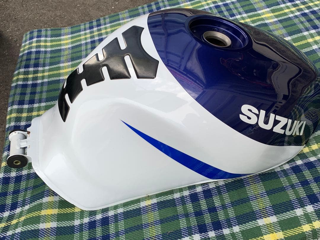 【送料込み】SUZUKI SV400S ガソリンタンク①