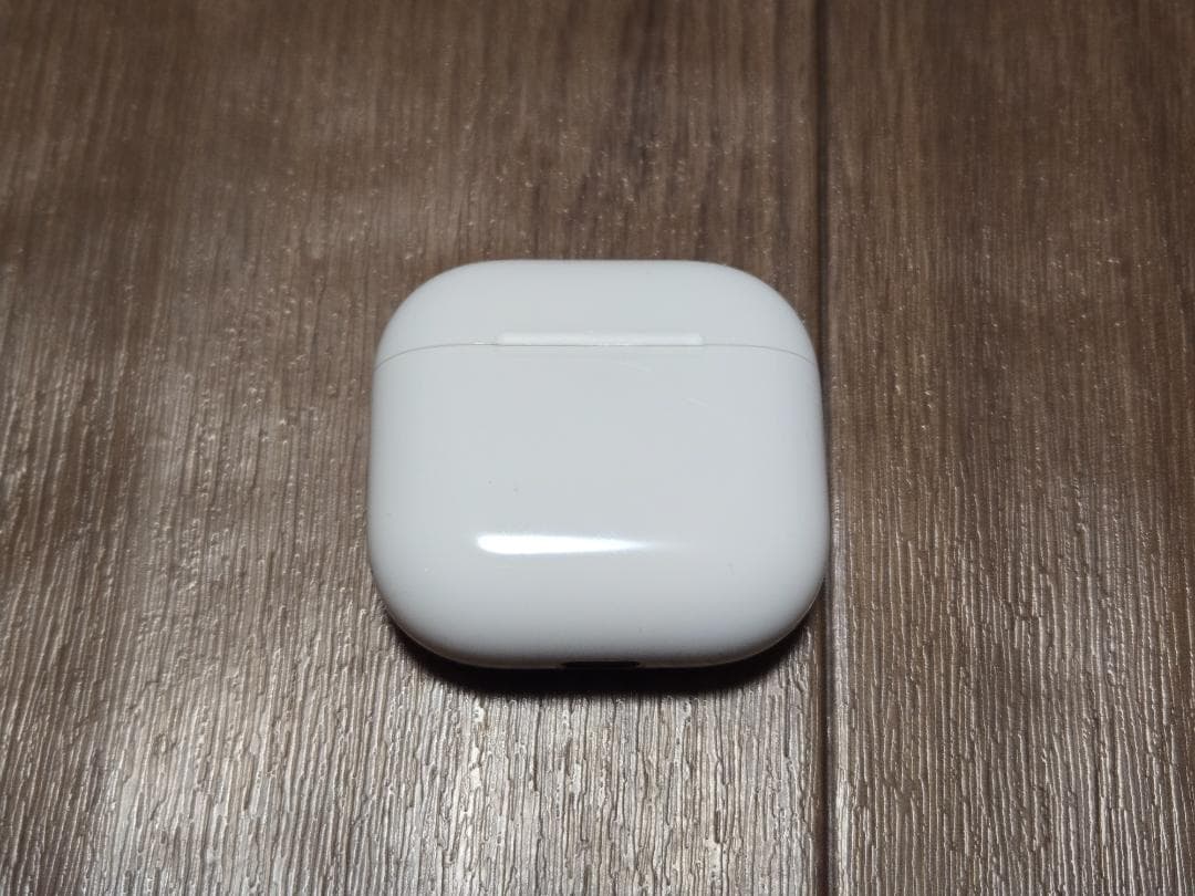 （ほぼ新品）Apple AirPods 4 NC非搭載 USB-Cタイプ