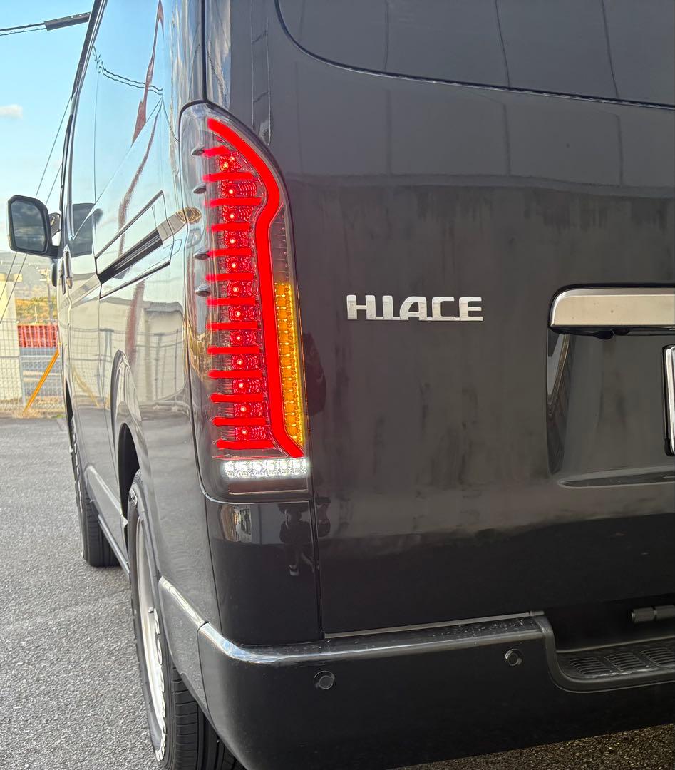 200系ハイエース テールランプ(スモーク）