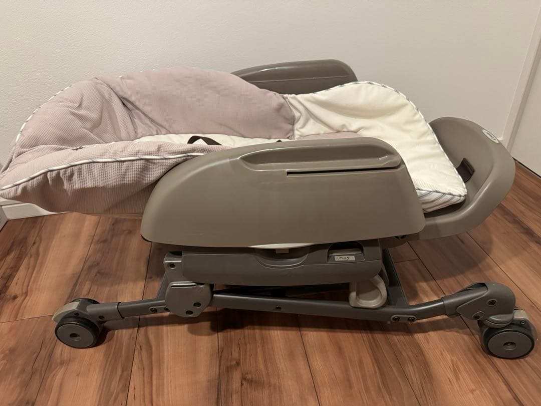 コンビ　ネムリラ　FF キャンディベージュ　手動タイプ　ハイローチェア