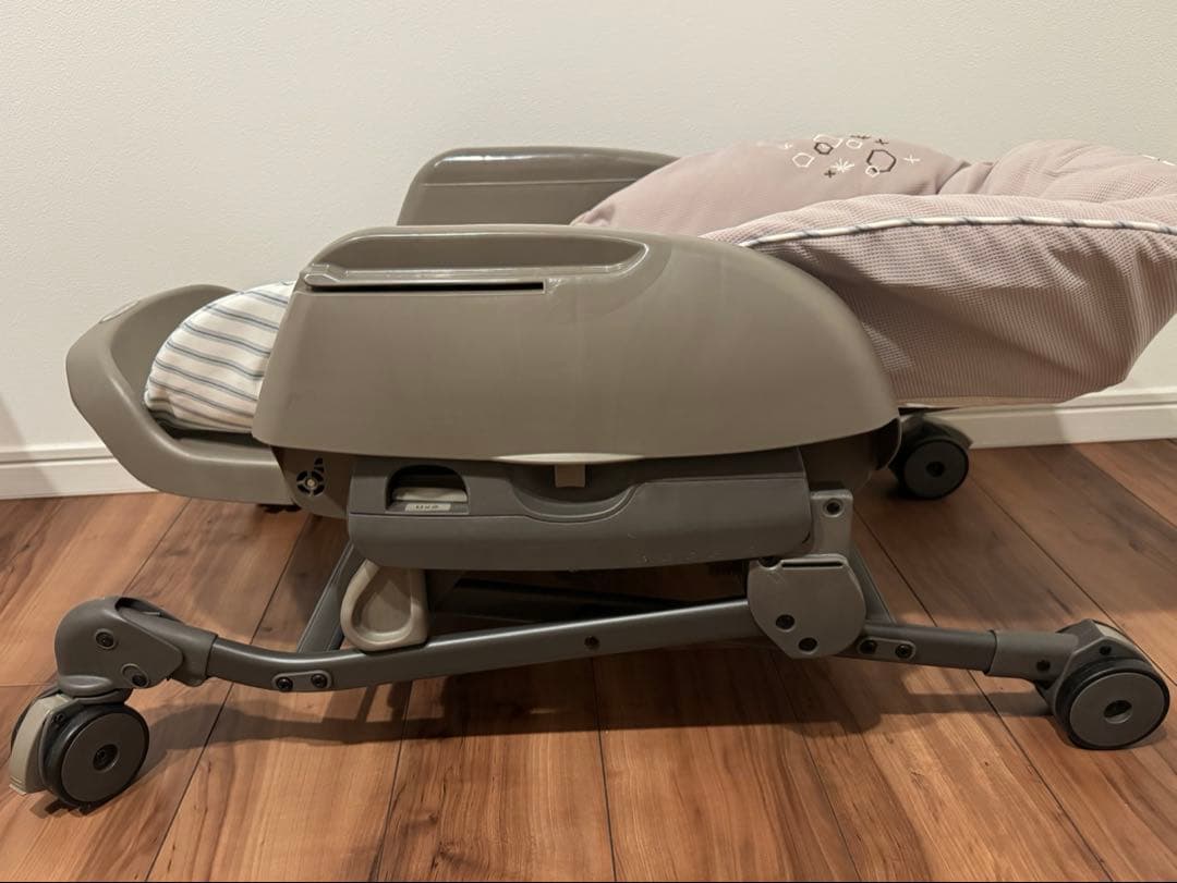 コンビ　ネムリラ　FF キャンディベージュ　手動タイプ　ハイローチェア