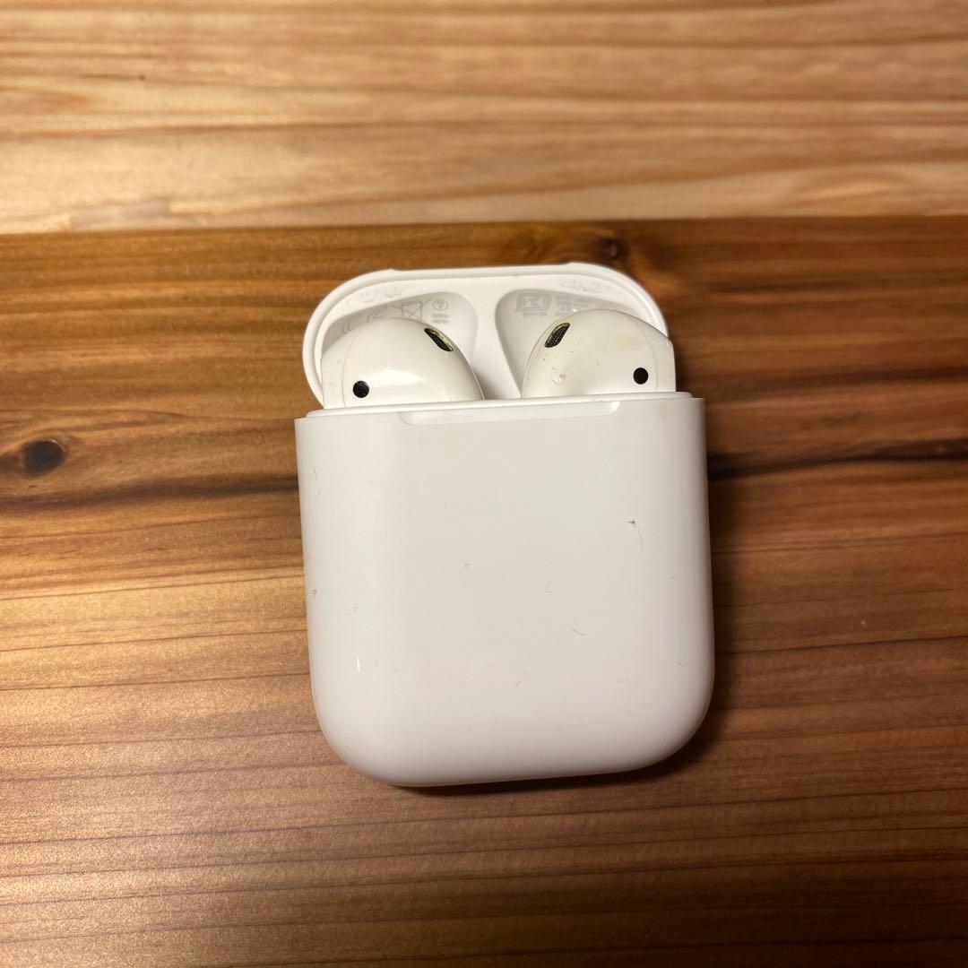 スマホアクセサリー AirPods with Charging Case [MV7N2J/A]