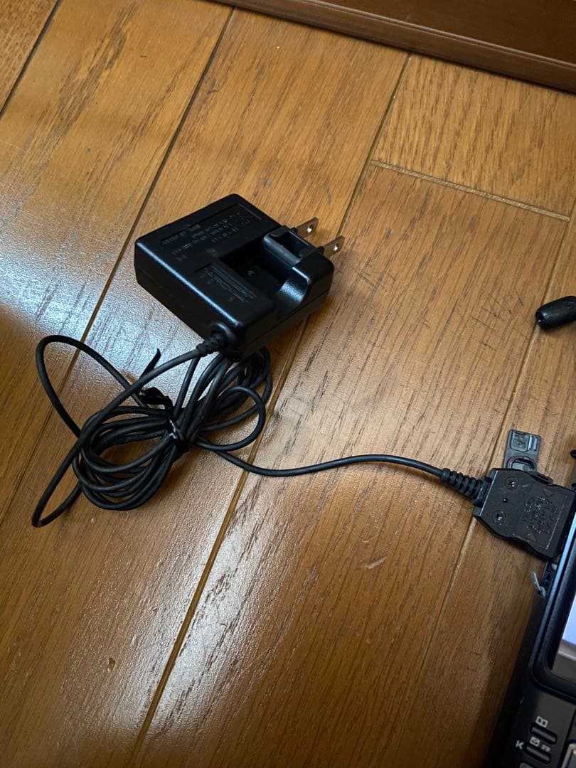 au SHARP E05SH ブラック 携帯電話 警察もどき仕様 充電器付