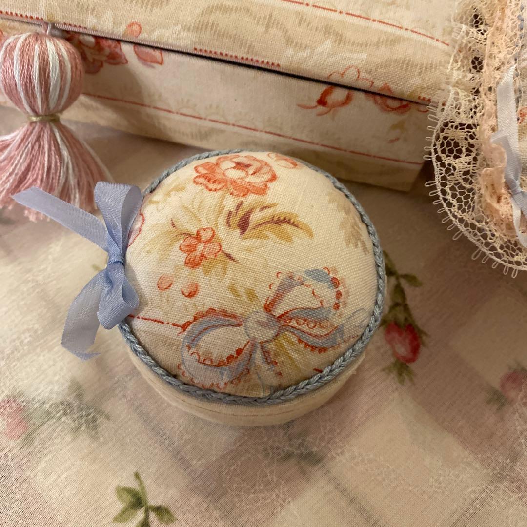 フランスアンティークお花柄 カルトナージュ　ミニクッション ピンクッション