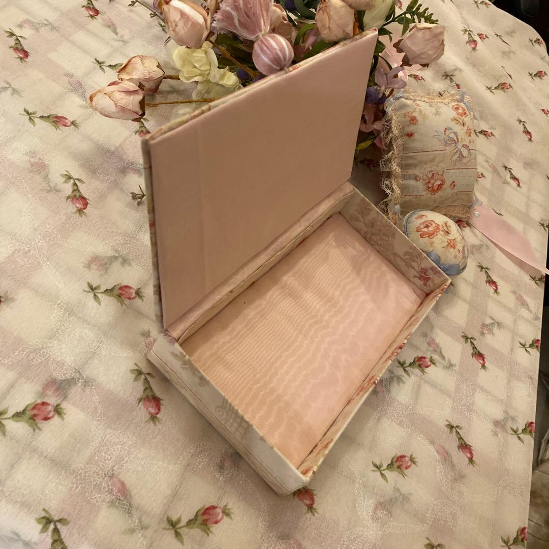 フランスアンティークお花柄 カルトナージュ　ミニクッション ピンクッション