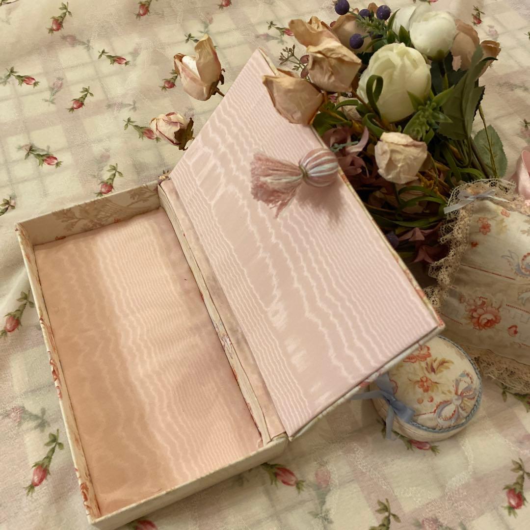 フランスアンティークお花柄 カルトナージュ　ミニクッション ピンクッション