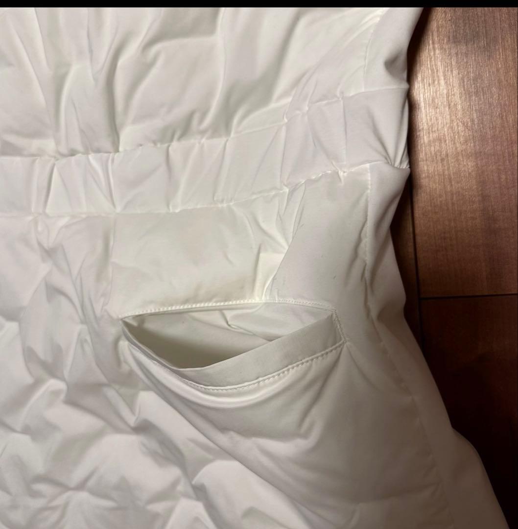 中綿　ベスト　ワンピース　ホワイト　秋冬　スカート　ゴルフウェア　フード付き