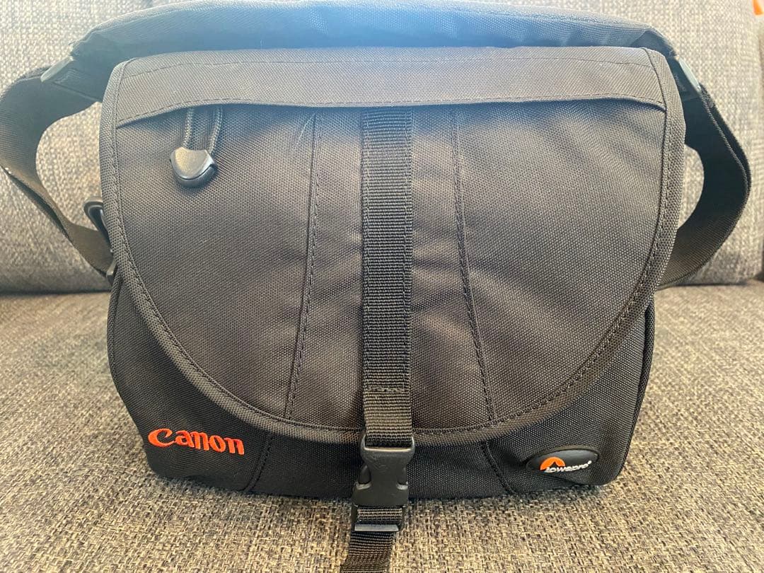 デジタルカメラ CANON EOS Rebel T3i