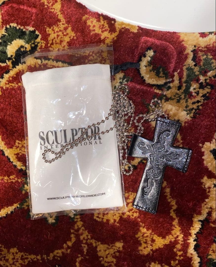 Sculptor Cross Leather Strap Wallet ブラック