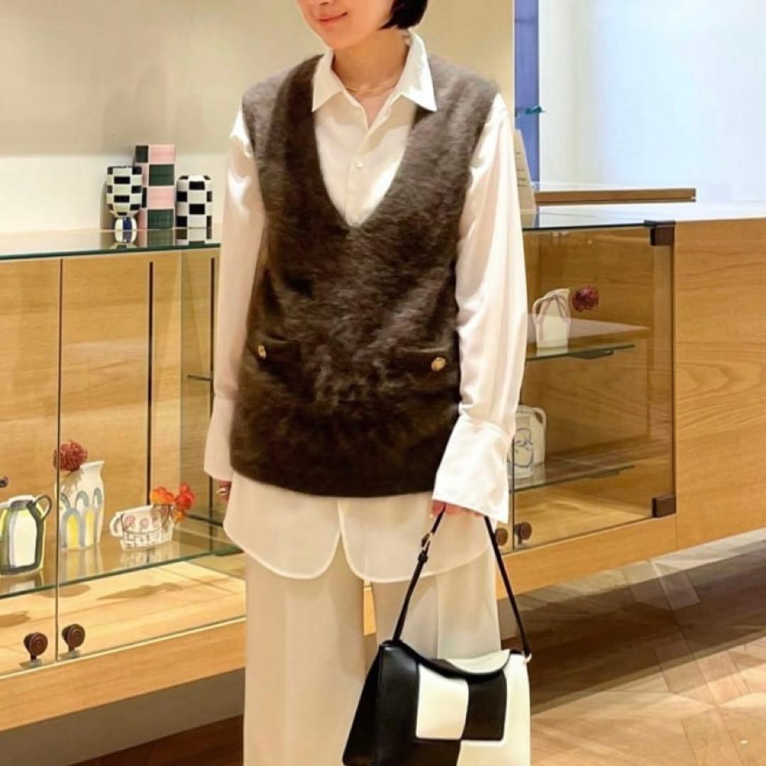 新品✨DES PRES カシミヤ ニットベスト Vネック 金ボタン