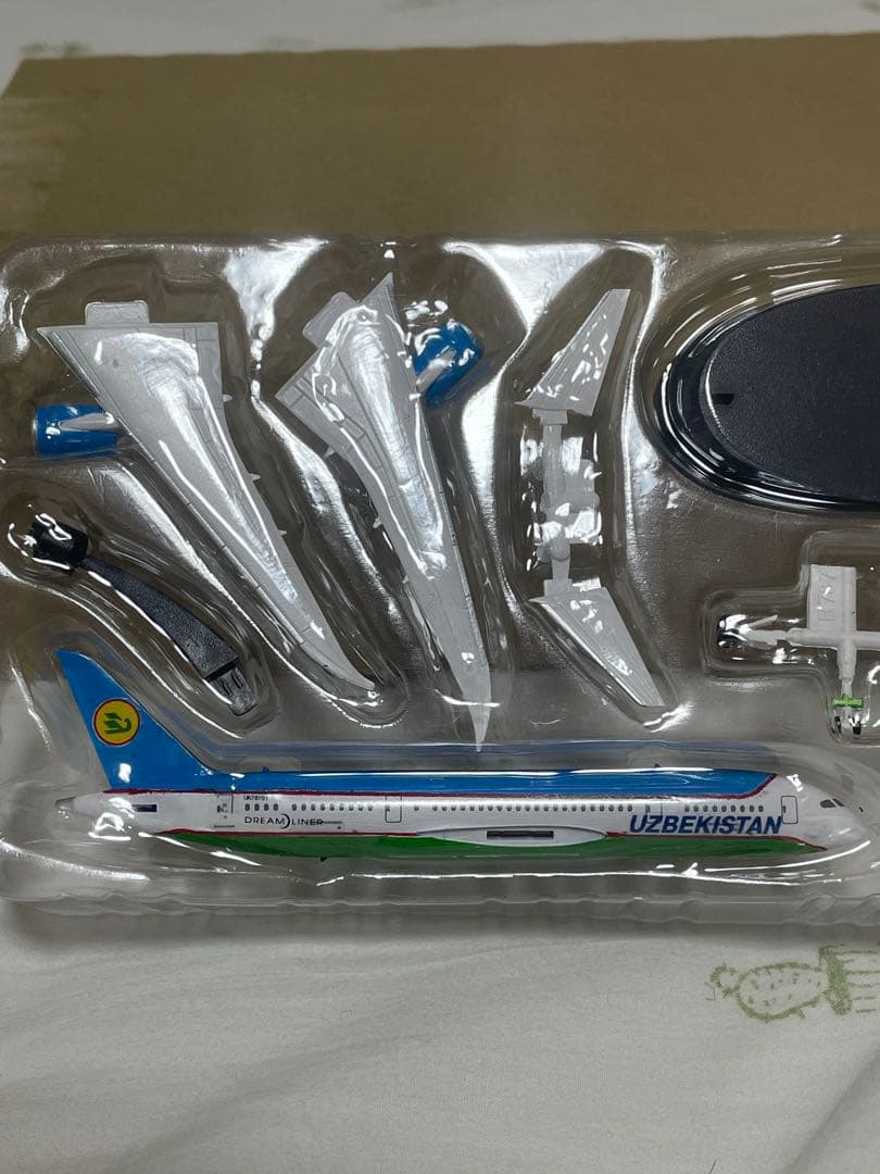 ホーム画面 4機ロイヤルブルネイ航空とウズベキスタン航空とケニヤ航空/エミ