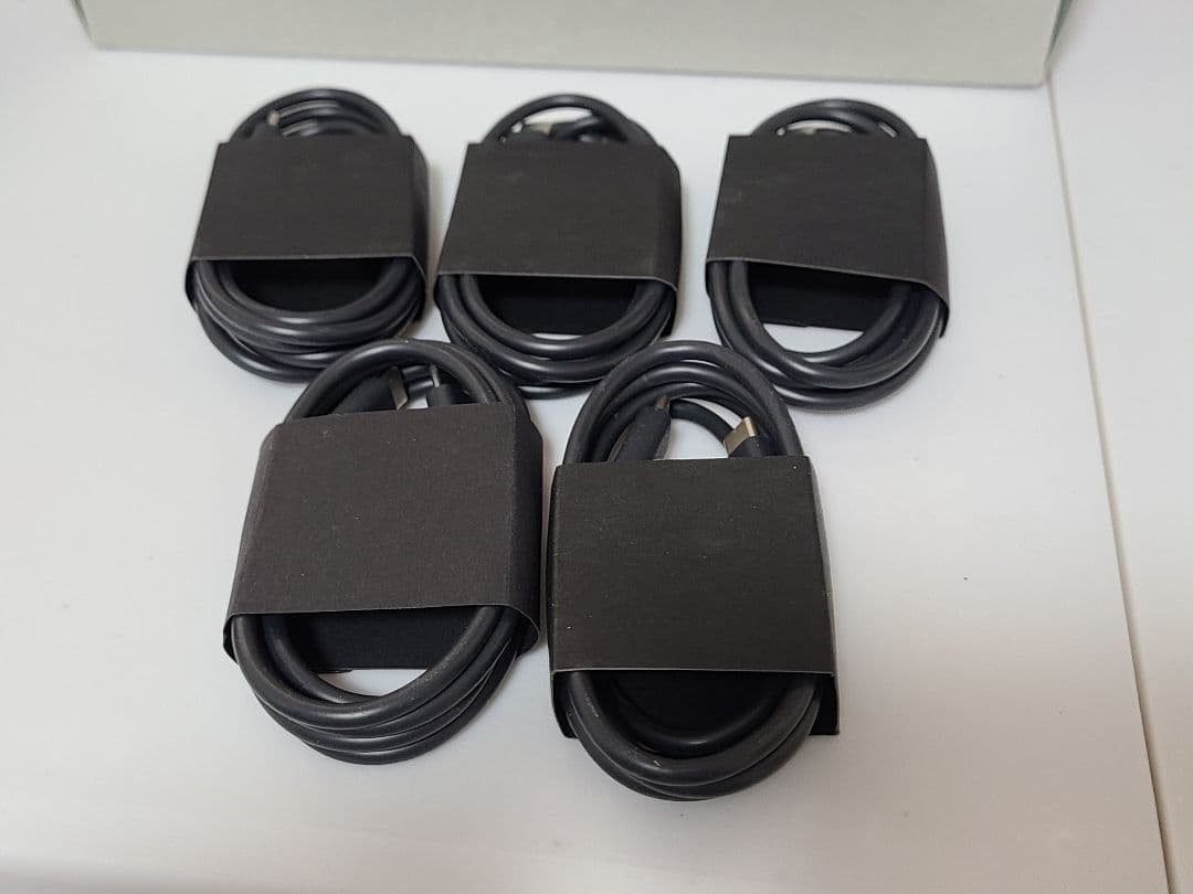 VIVE Ultimate Tracker５つ　ドングル、ストラップ付